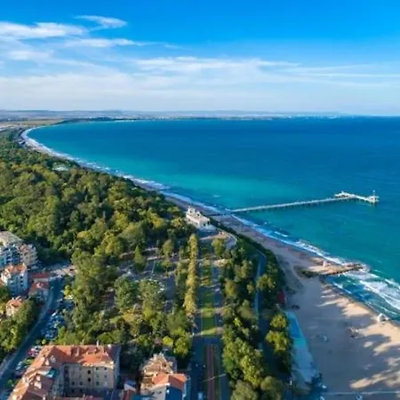 Pensiune Tia Maria Is Situated In The Southern Part Of The Sunny