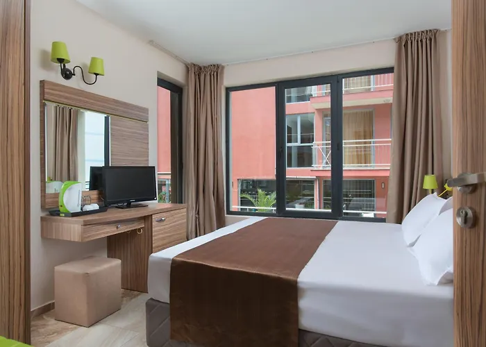 Pensionat Tia Maria Is Situated In The Southern Part Of The Sunny Slăntjev Brjag