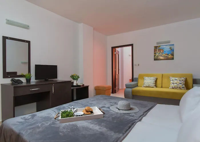 Pensionat Tia Maria Is Situated In The Southern Part Of The Sunny Slăntjev Brjag